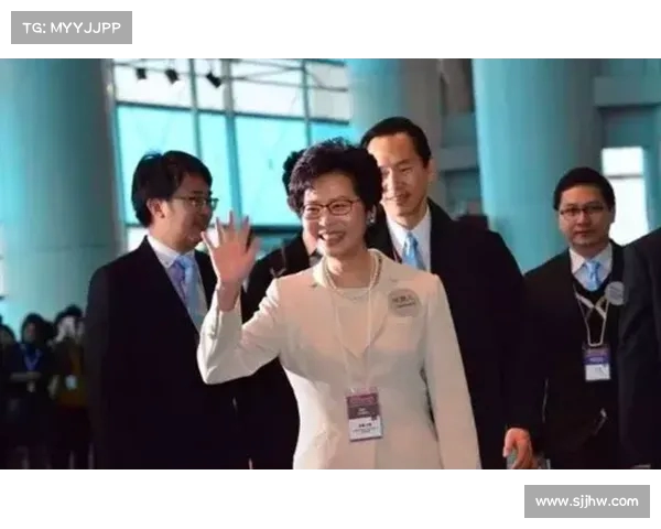 香港第一任行政长官董建华的执政历程与改革举措探析 香港第一任行政长官董建华的执政历程与改革举措探析